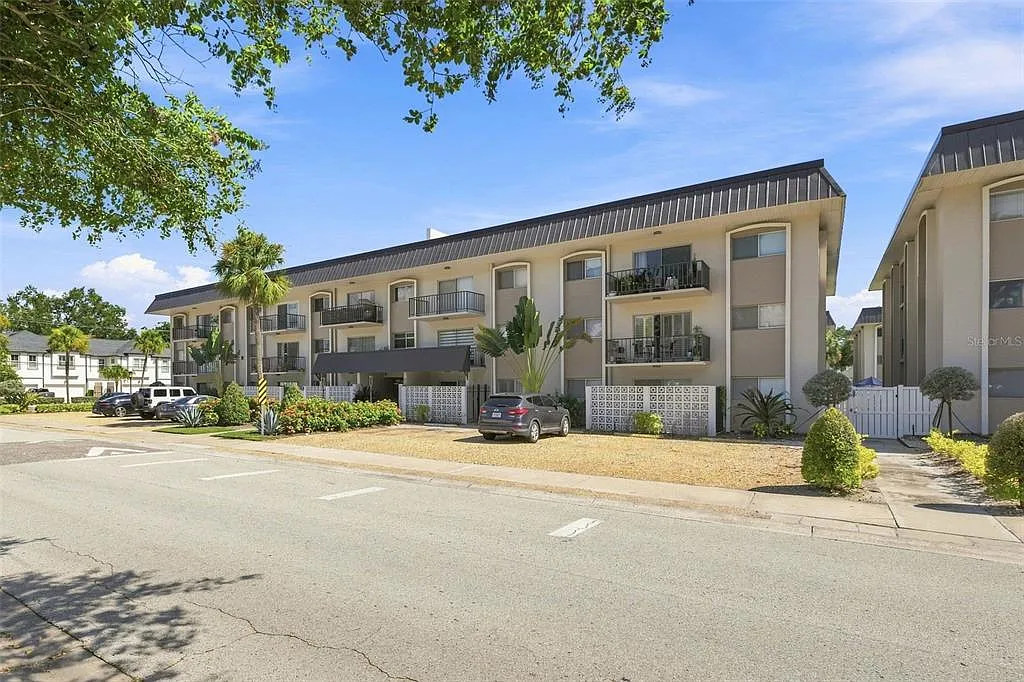 2 bed, 2.0 bath, 938 sqft, $1,995 — Photo 1