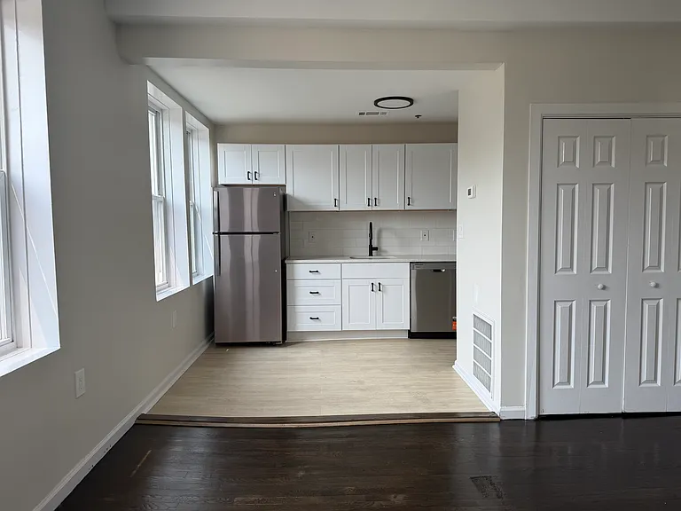 168 N Grove St #205 — Photo 3