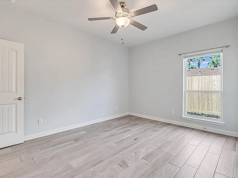 15501 Escapade St — Photo 26