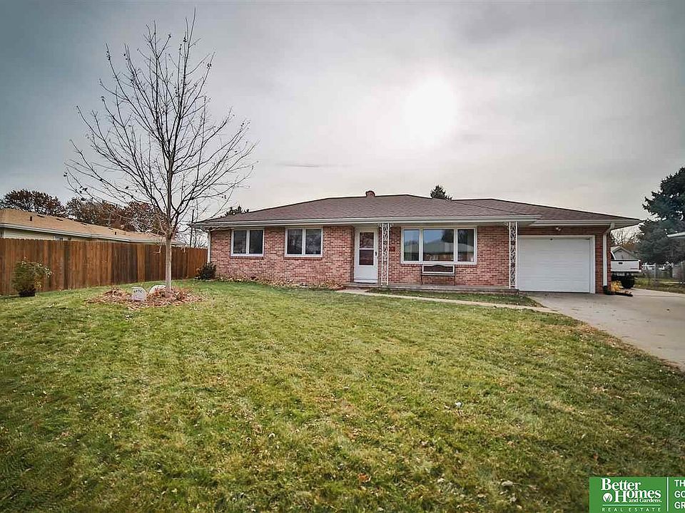 1st image of 219 W Glenmore Dr