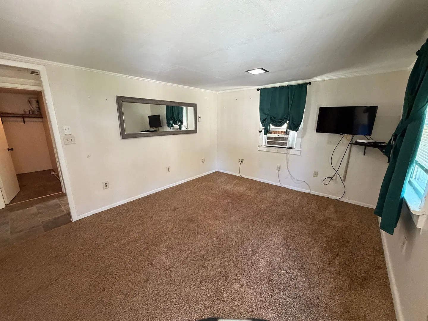 $999 - 2 bed 1 bath - Single Family Home — Photo 2