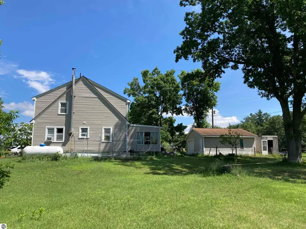 1045 Abbott Rd, Rose City, MI 48654