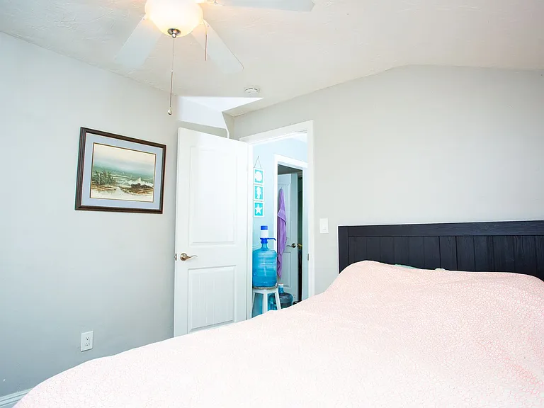 915 E Balboa Blvd — Photo 27