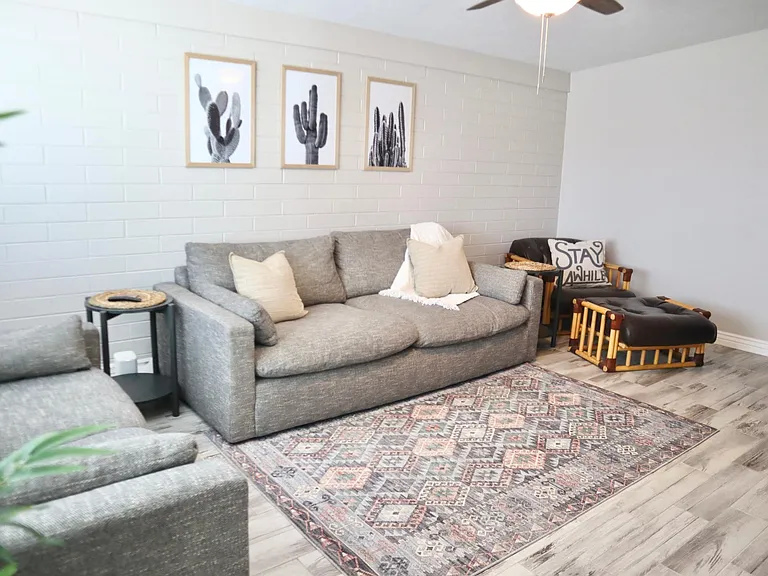 437 E Kelso St — Photo 3