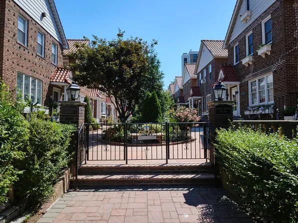 16 Colonial Gardens image 35 of 40