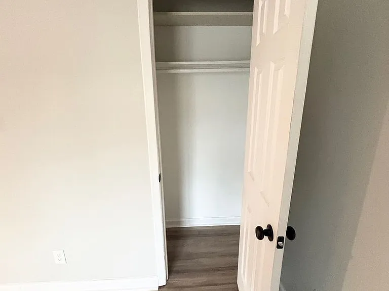 3570 Mynders Ave — Photo 9
