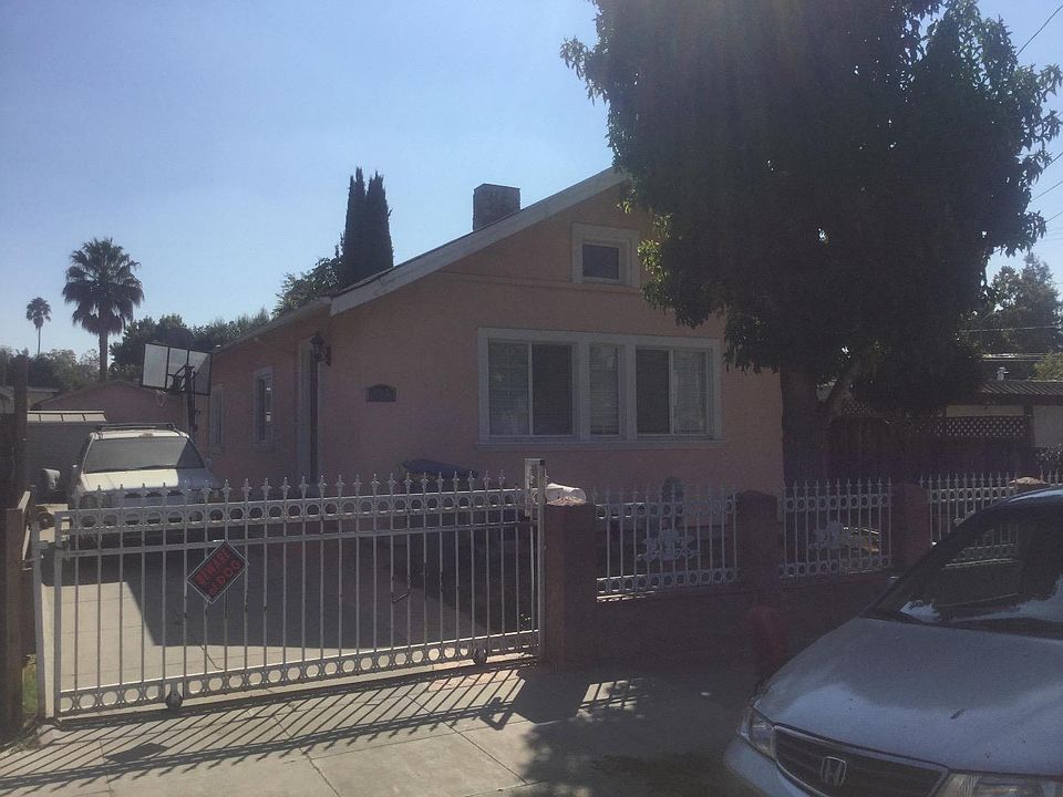 1st image of 832 E Saint James St