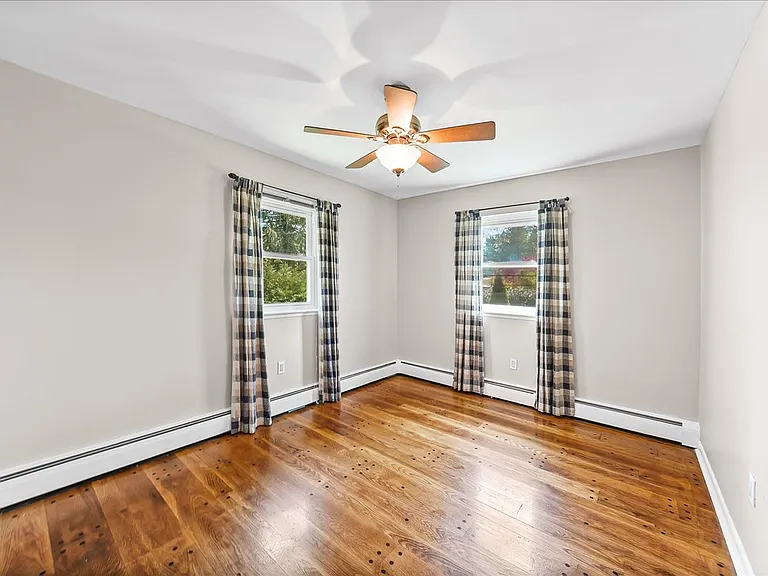 225 Chestnut St — Photo 26