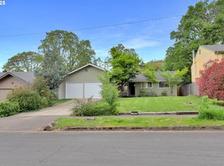623 River Hills Dr, Springfield, OR 97477