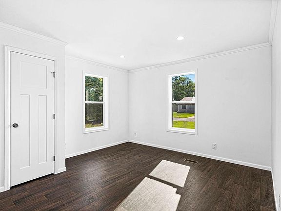 4th image of 2309 E 11th St