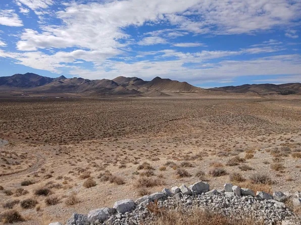 24 Ludington Rd, Yerington, NV 89447