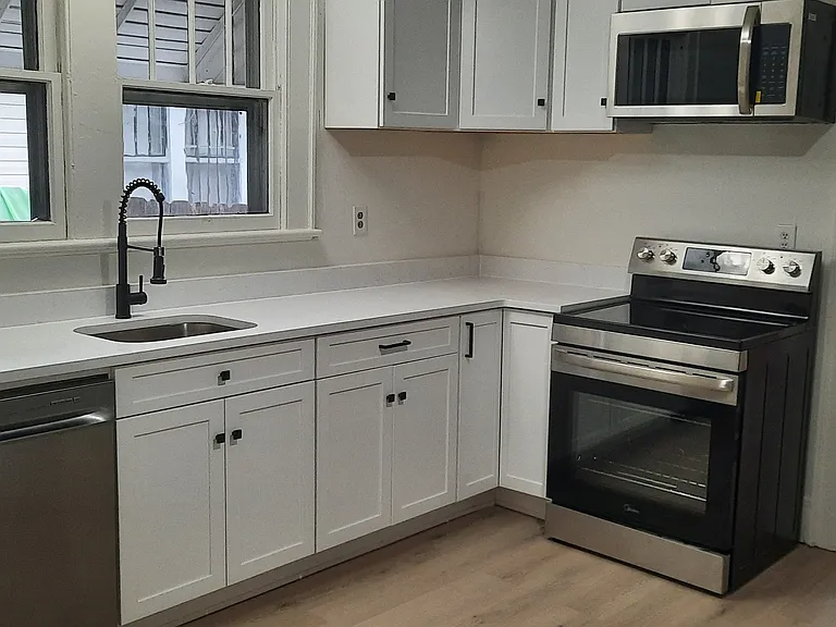 4025 Grand Ave — Photo 2