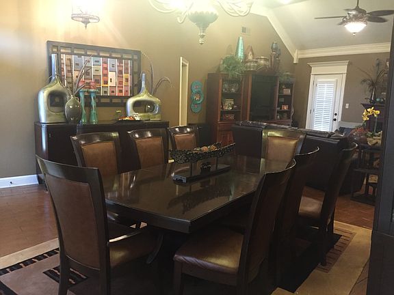 Great room - Dining area