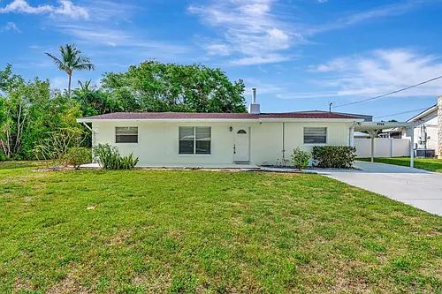 8968 SE Pine Cone Ln Photo 1