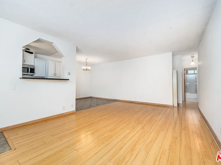 1937 S Shenandoah St #8 — Photo 2