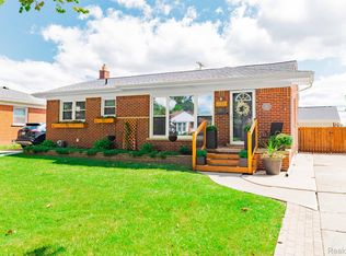9012 Perrin St, Livonia, MI 48150
