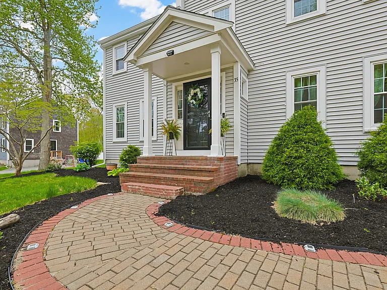 35 Millbrook Dr — Photo 2