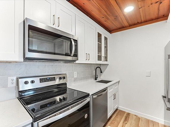 5th image of 219 W Washington St APT 6