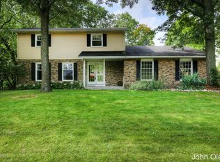 4978 Bluff Dr NE, Grand Rapids, MI