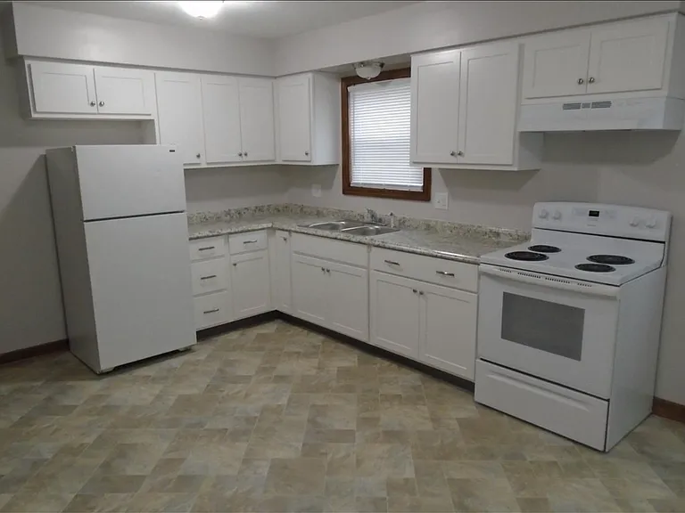 655 Colony Rd — Photo 2