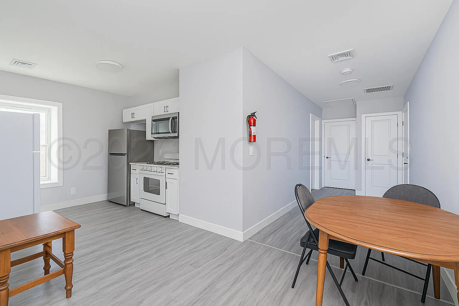 3 bed, 1656 sqft, $3,100 — Photo 2
