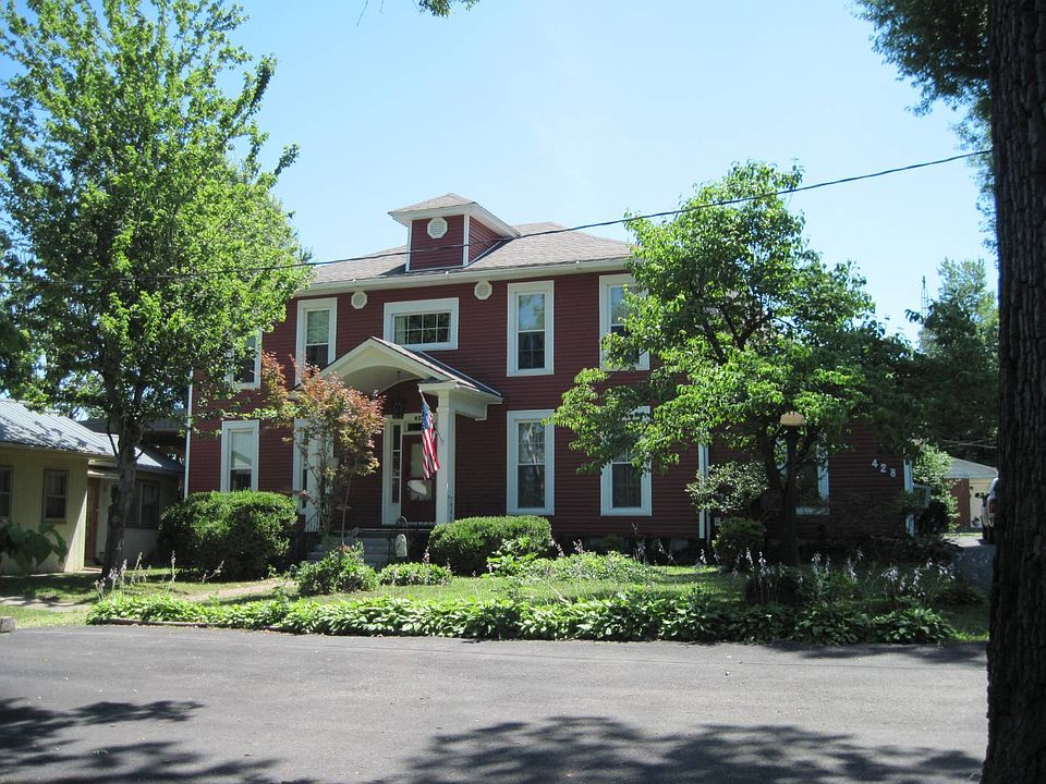 1st image of 109 E Gum St