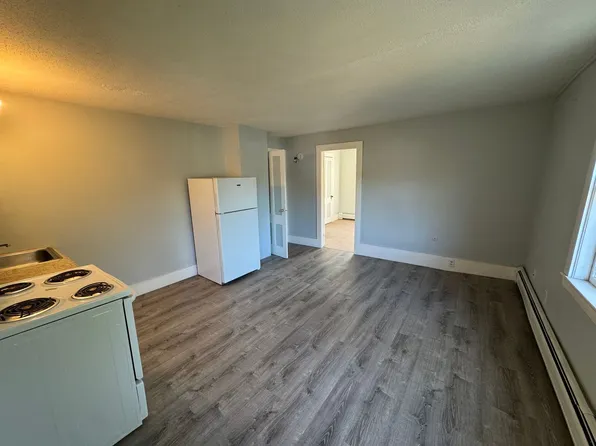 38 Railroad St, 38 Railroad St APT 8, Charlestown, NH 03603
