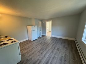38 Railroad St, 8