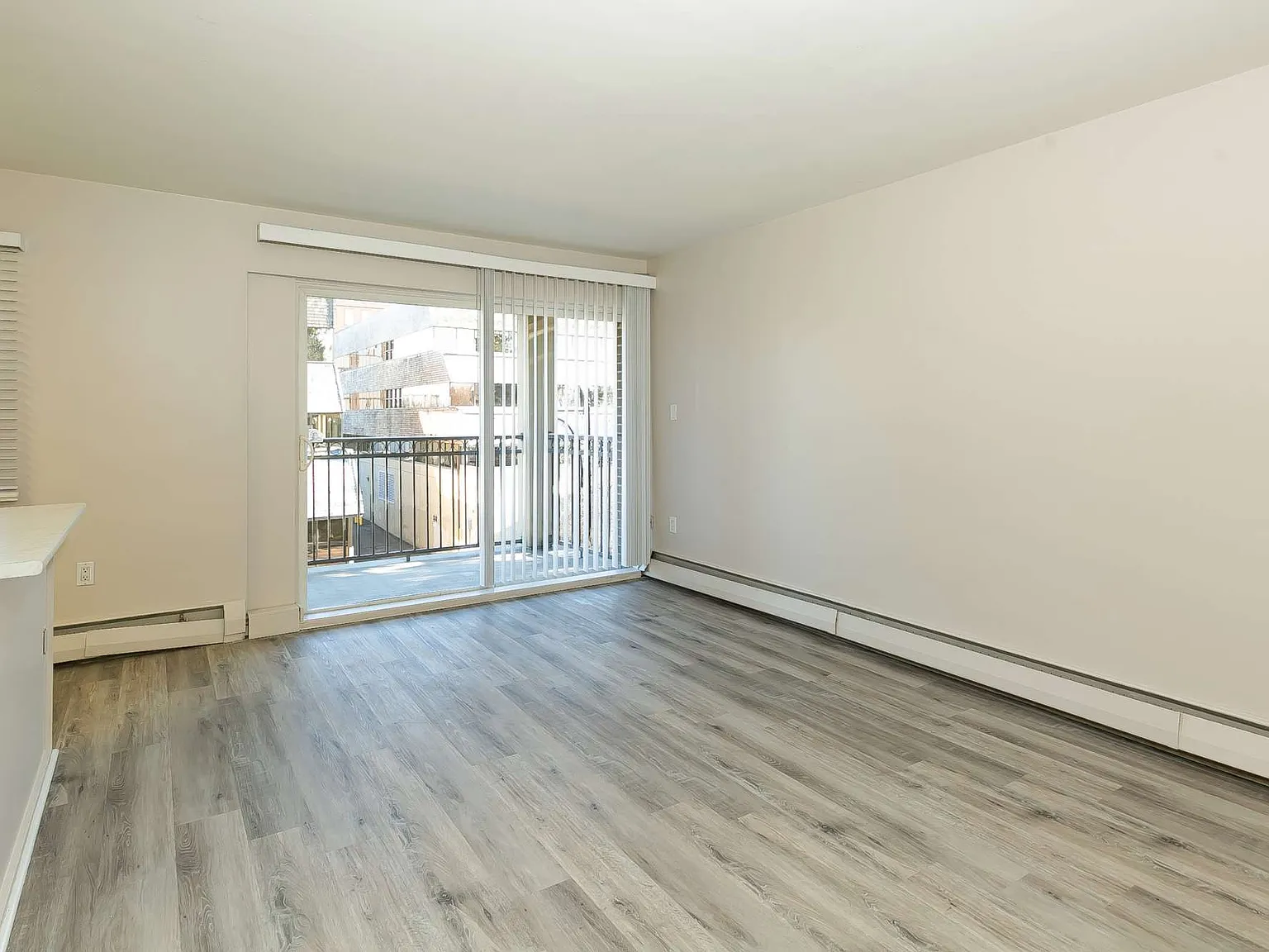 Groat Estate Apartments — Photo 4