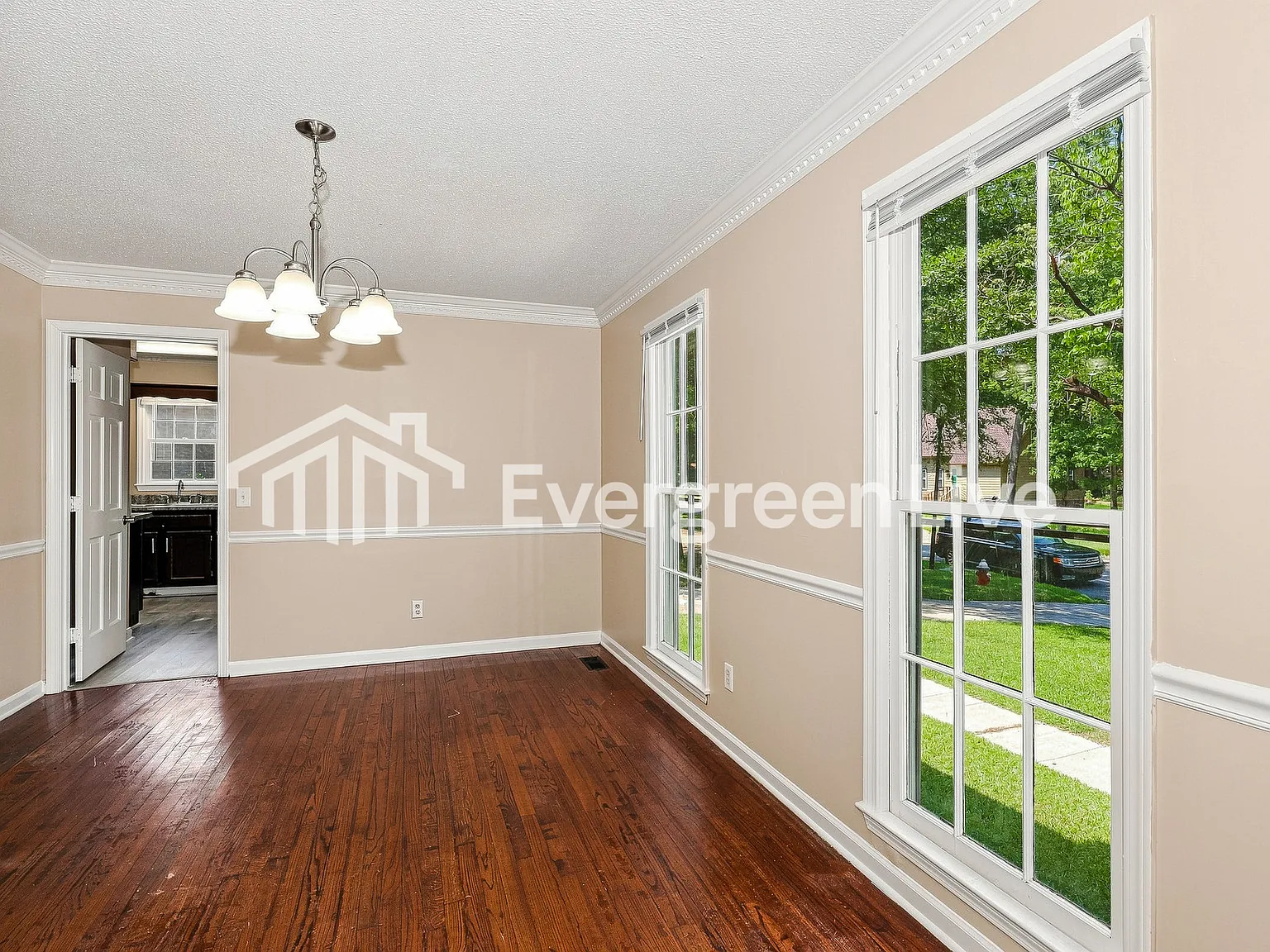 4 bed, 3.0 bath, 2207 sqft, $1,895 — Photo 2