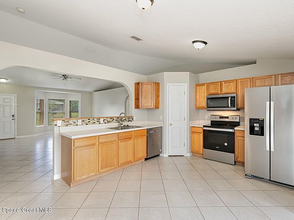 2nd image of 123 Cocoa St SE