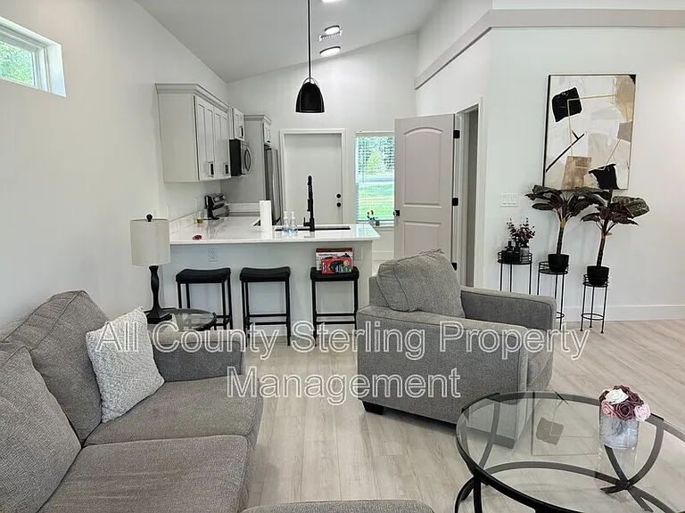 10230 NE 72nd St — Photo 8