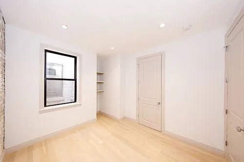 371 E 10th St #2E — Photo 4