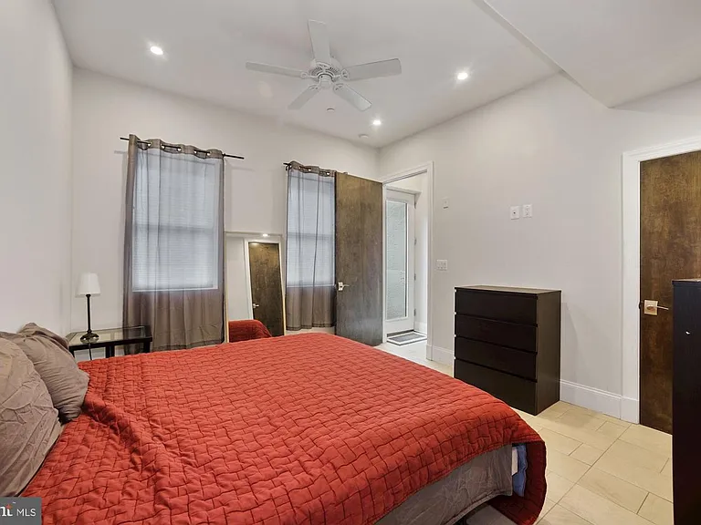 2298 Champlain St NW #B — Photo 37