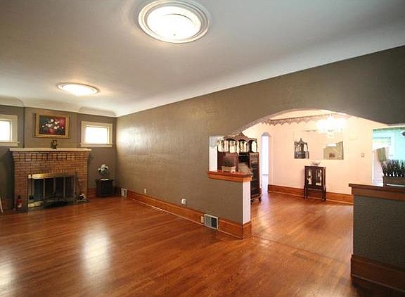 5th image of 2221 Waterman Ave