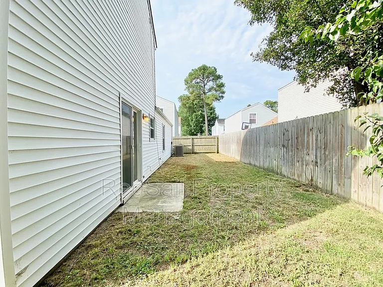 213 N Hunt Club Run — Photo 19