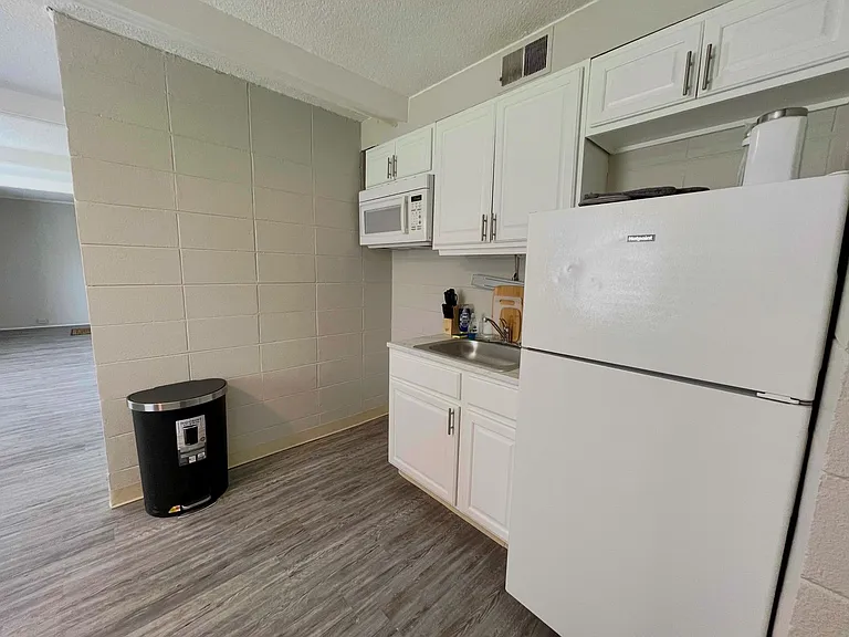 2053 Coburn Avenue Blvd #4 — Photo 6
