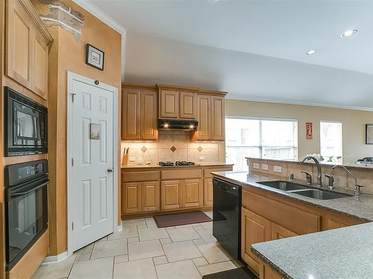 11712 Summer Brook Ct — Photo 3