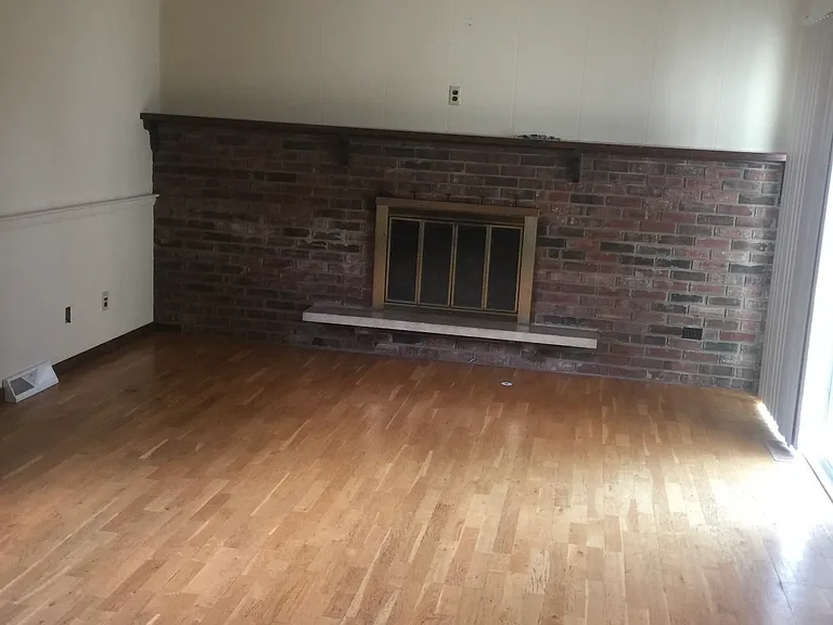 2210 Dixon Dr — Photo 4