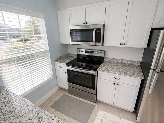 4th image of 907 Knoll Shores Ct Unit 104