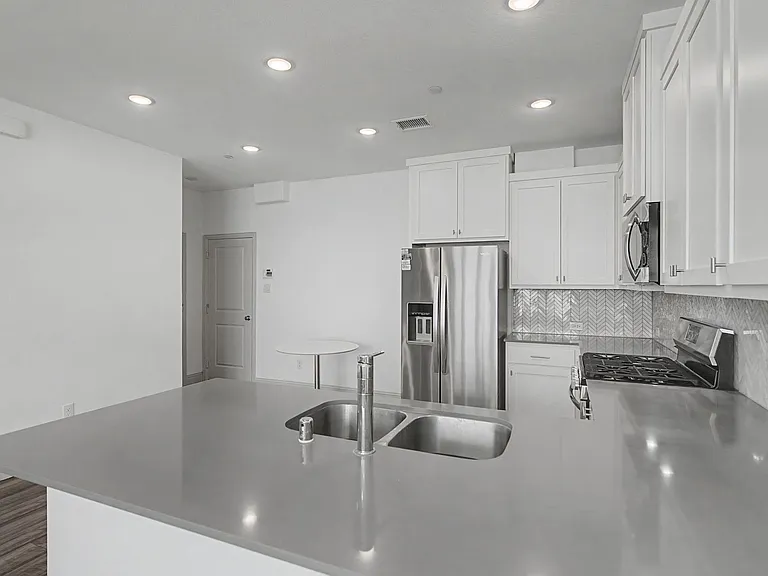 6032 Silverado Trl — Photo 10