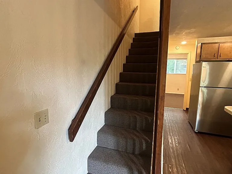 Hayward — Photo 18