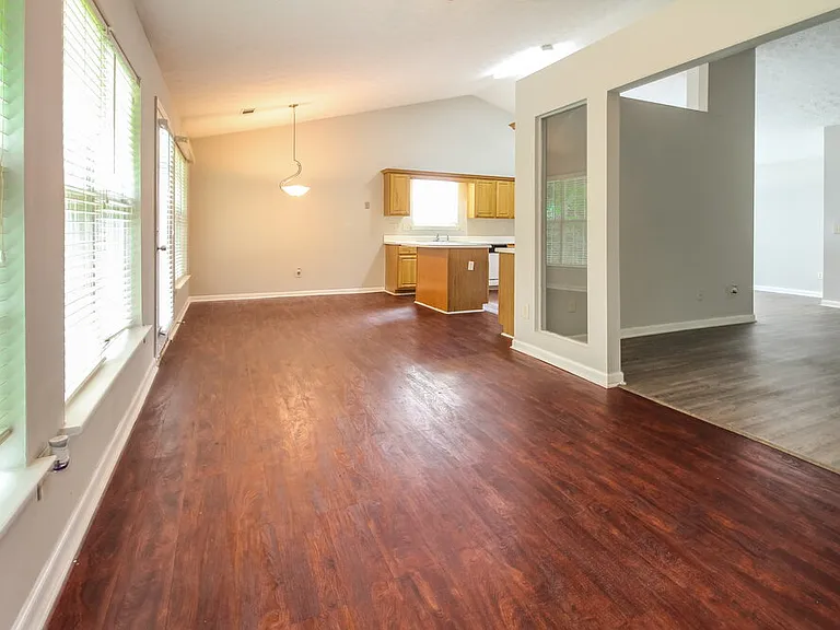 5729 Lakeview Cir — Photo 12