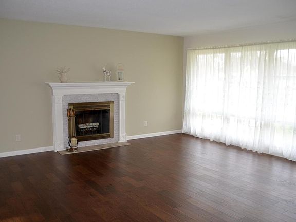 3rd image of 3410 Greenbriar Ct