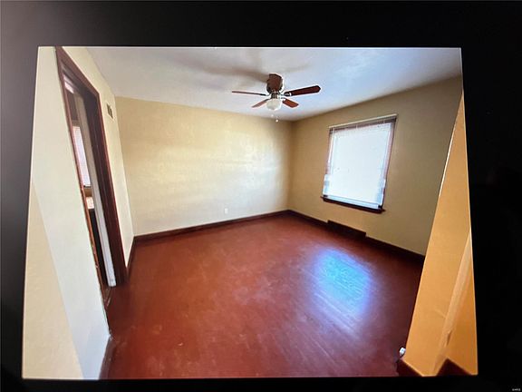 3rd image of 10025 Sheldon Dr
