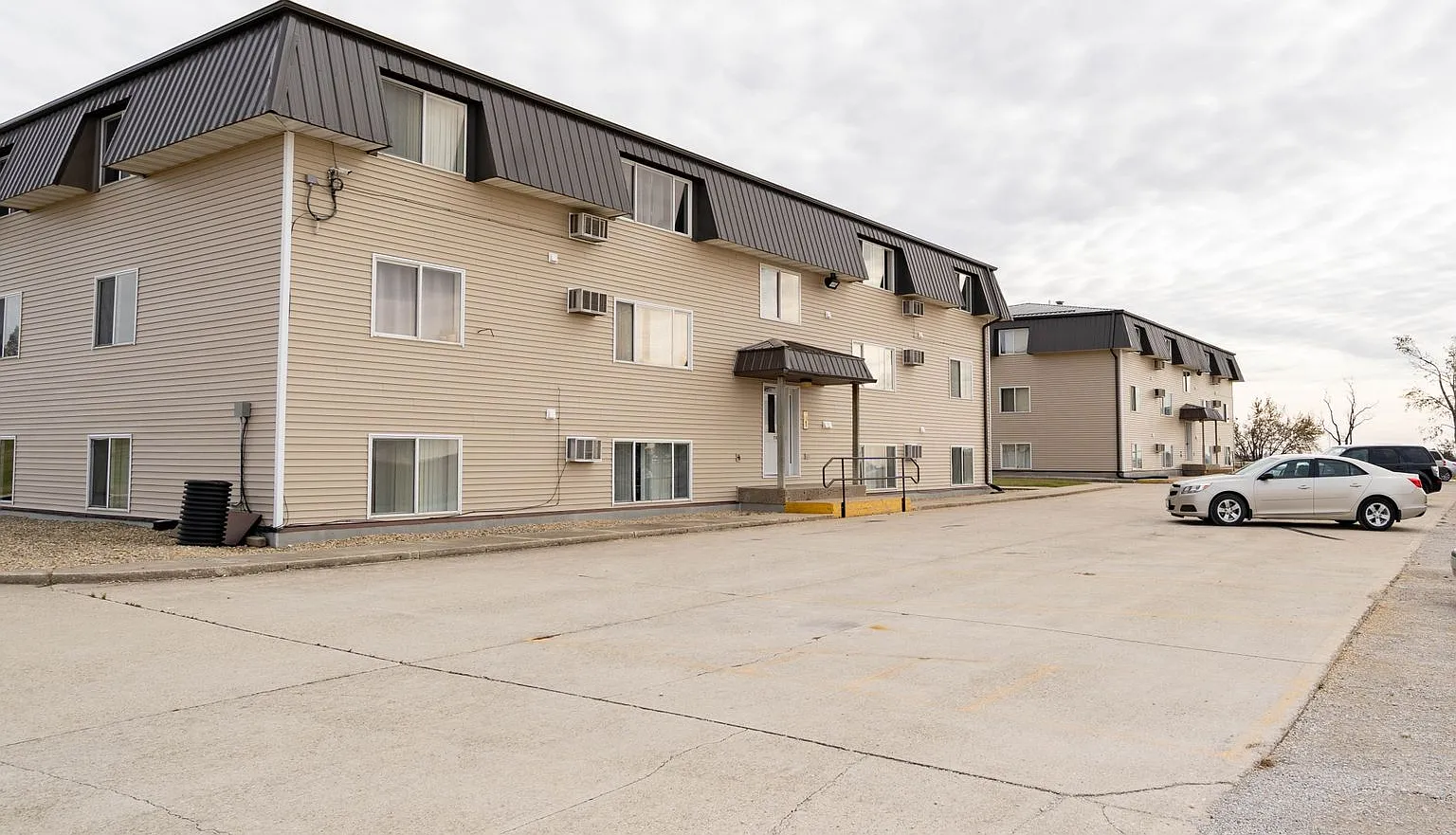 Wild Grove Apartments - 704 NICC — Photo 3