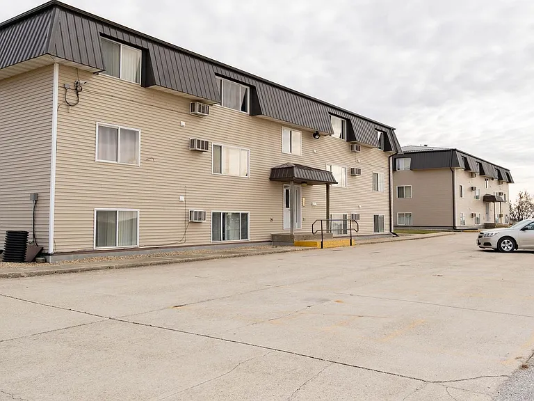 704 Nicc Apt Dr — Photo 3