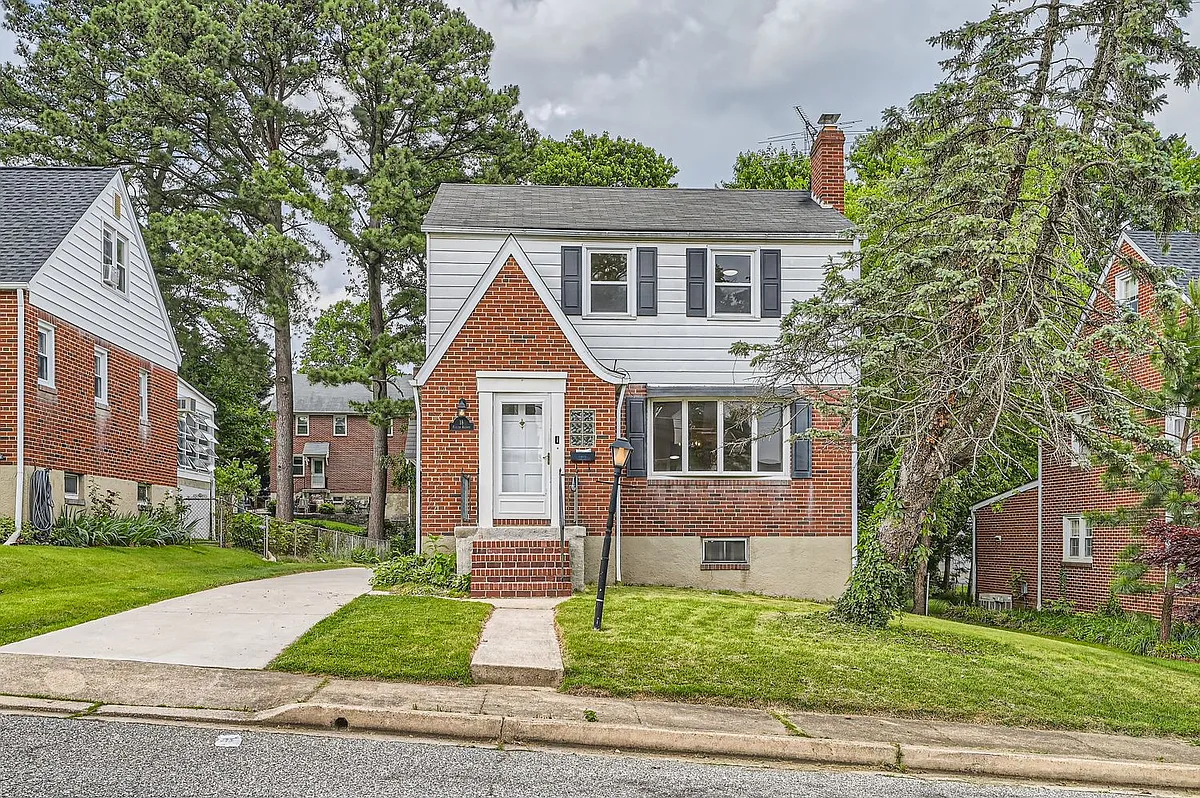 Building Photo - 18 Fuller Ave