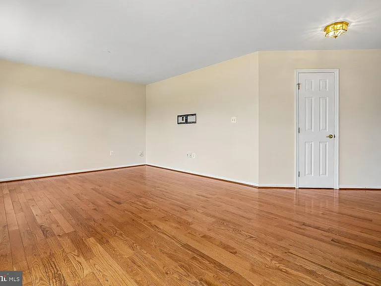 14677 Cloverdale Rd — Photo 27