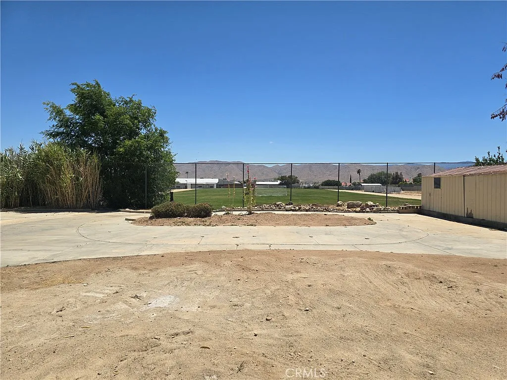3 bed, 1858 sqft, $2,000 — Photo 3